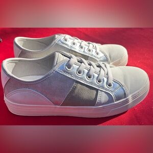 Stylish Silver Women's Sneakers